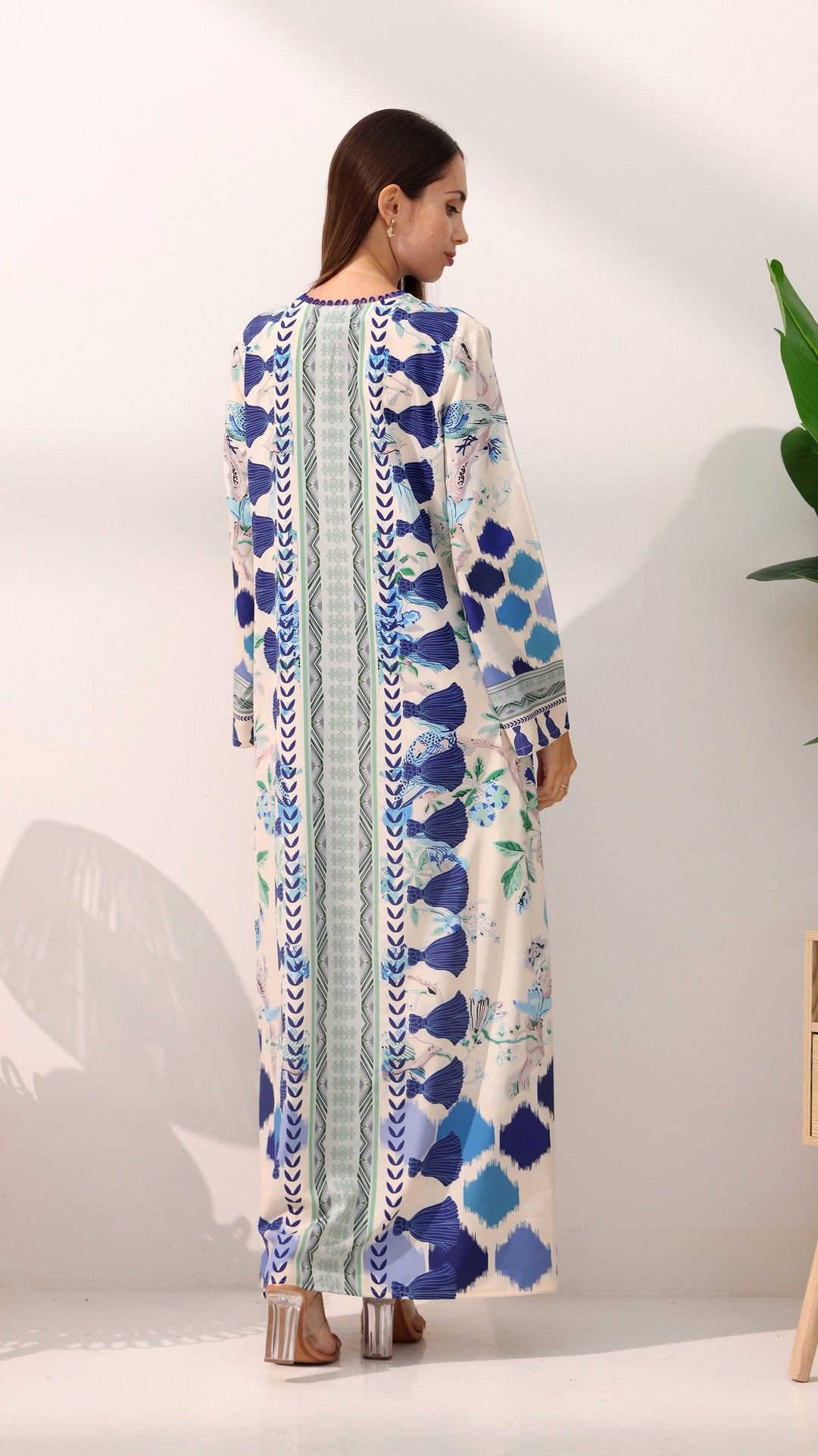 قفطان بلوسوم تشارم الأبيض